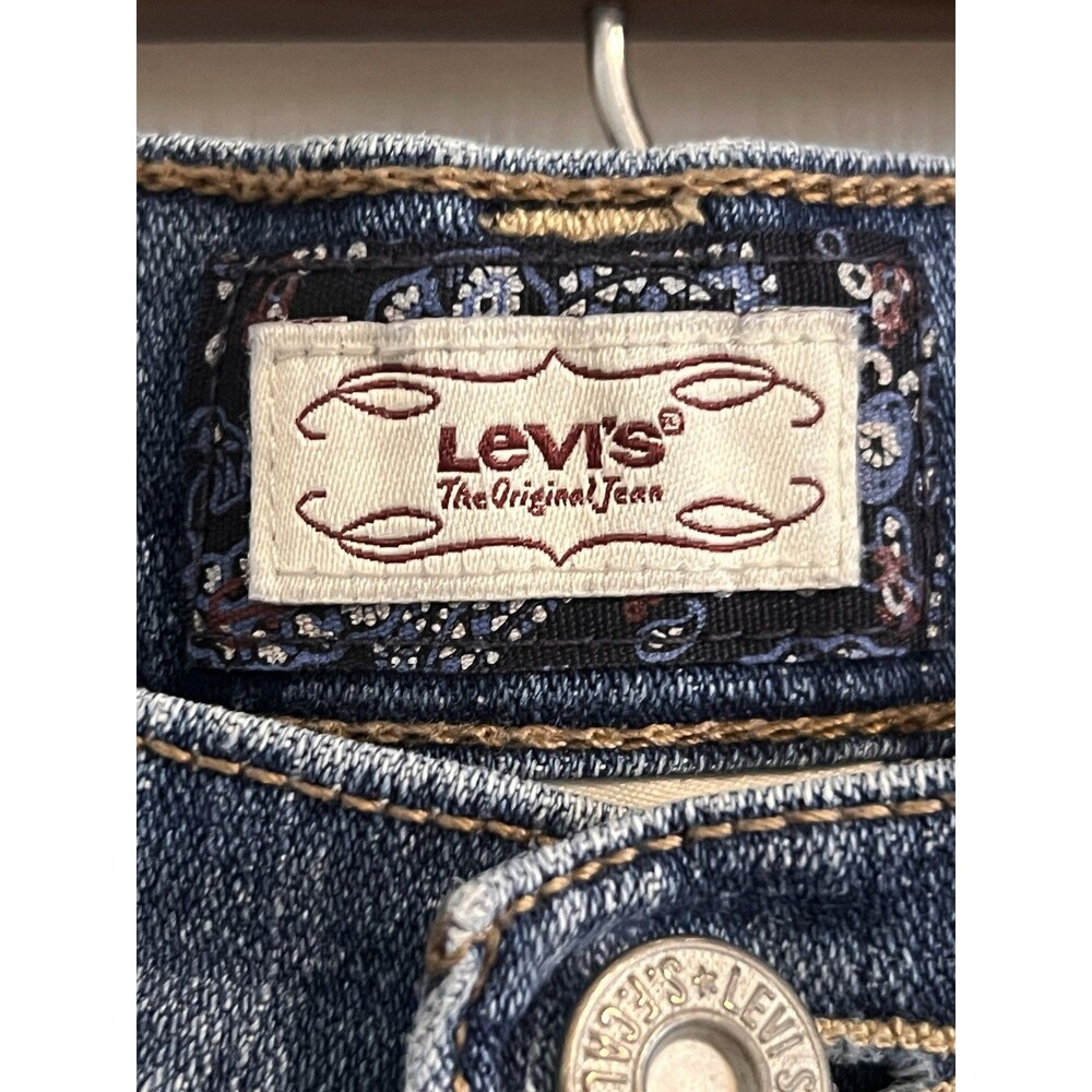 515 Levi's Signature Women’s  Mid Rise Capri Blue Med Wash Denim Size 12
